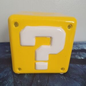 Super Mario Bros. Ceramic Coin Bank – Question Block. (Pyramid America Licensed)